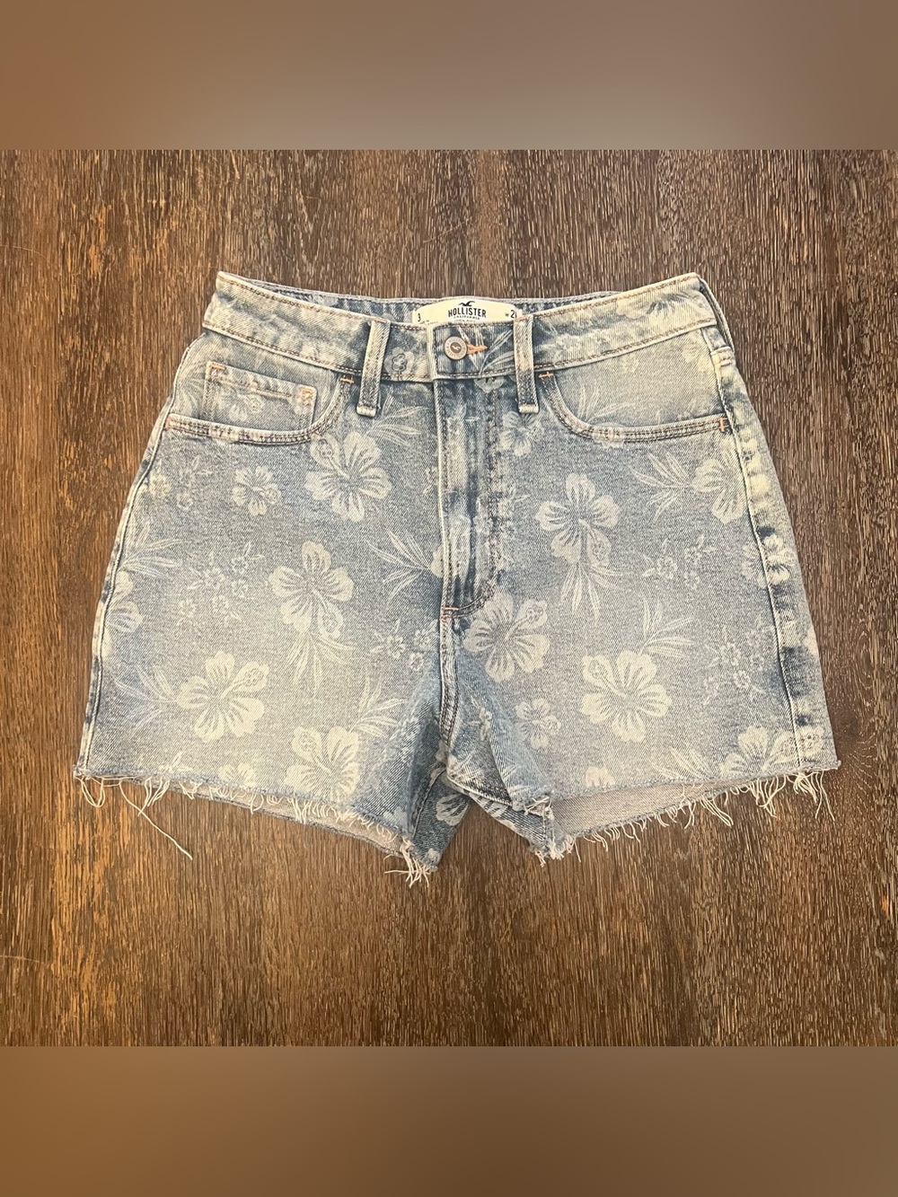 Hollister Curvy Ultra High-Rise Mom Shorts Floral Flower Print